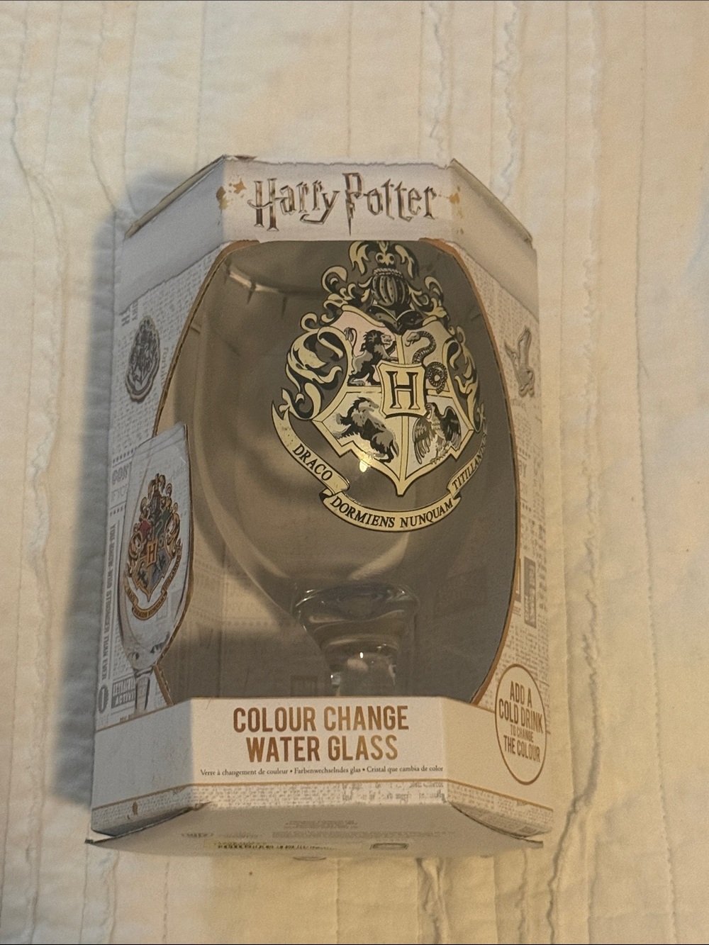 Harry Potter Colour Changing Water Glass Goblet with Hogwarts School Crest